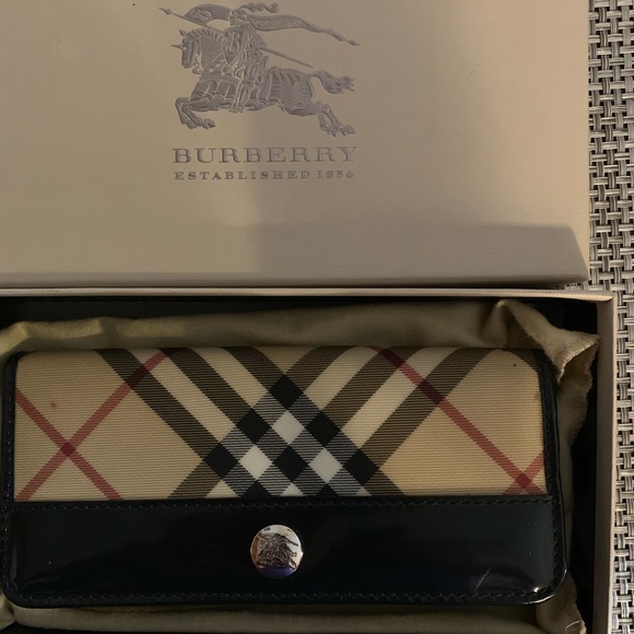Burberry wallet - Picture 1 of 3
